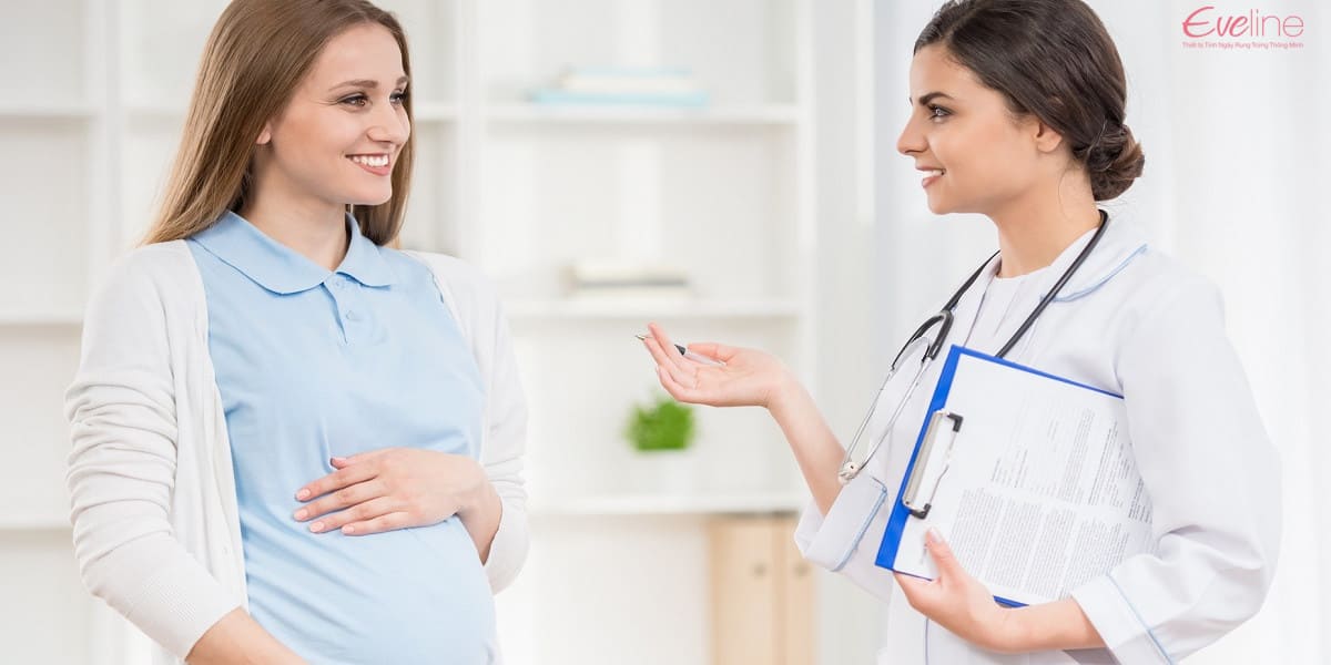 Thăm khám bác sĩ khi tử cung to hơn bình thường khi mang thai